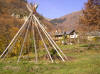 Tipi auf der Wiese vor unserem Haus 